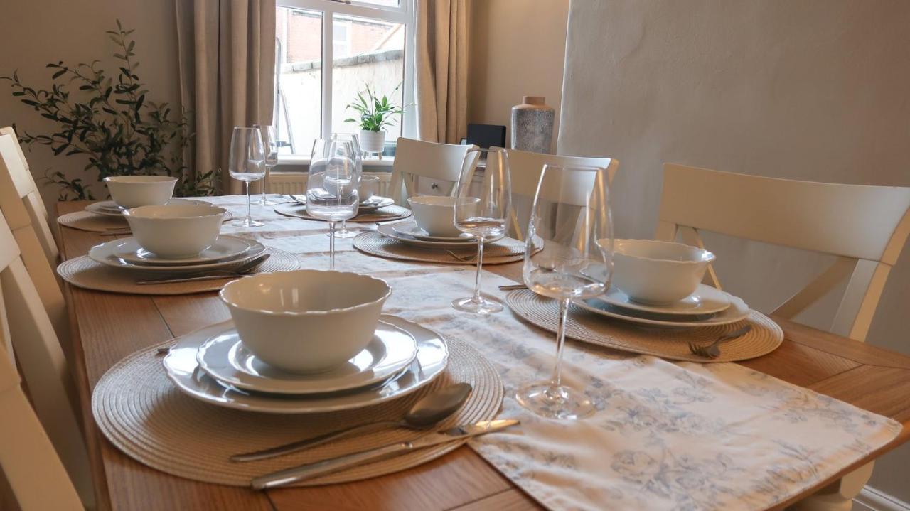Luxury Living Outside The City Walls - Sleeps Six! 체스터 외부 사진