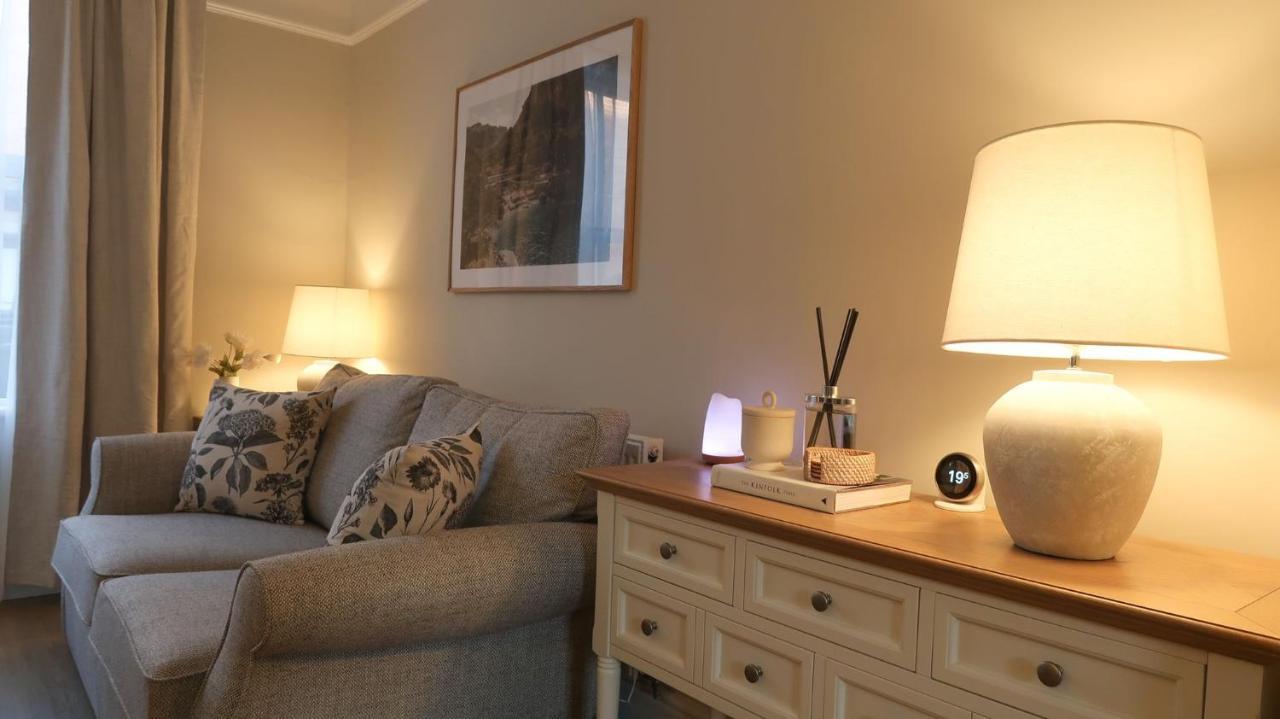 Luxury Living Outside The City Walls - Sleeps Six! 체스터 외부 사진