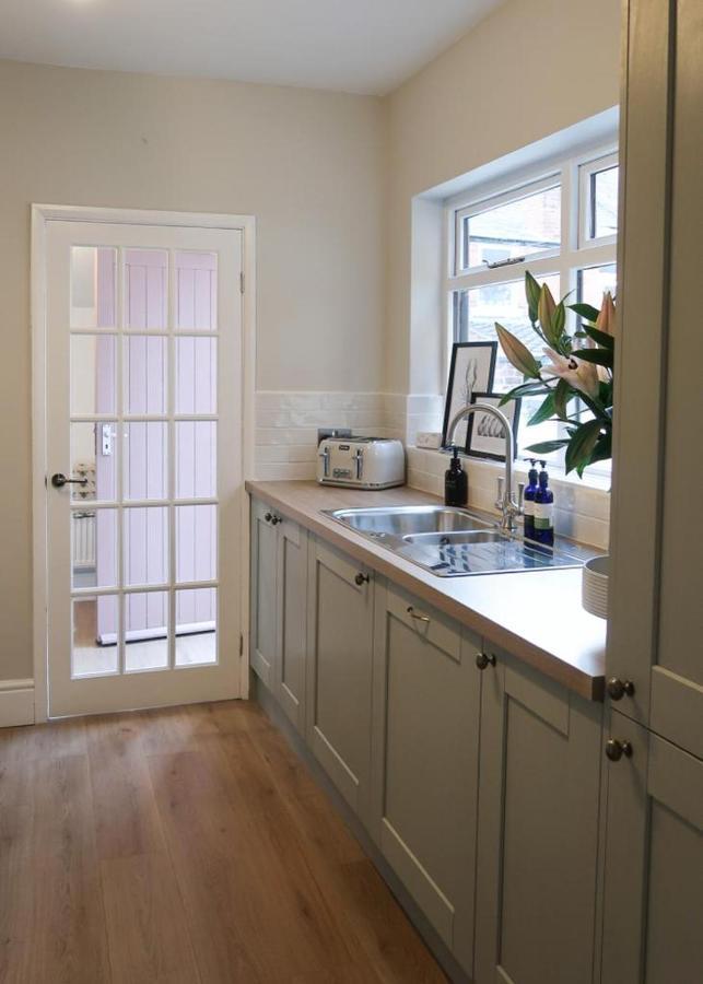 Luxury Living Outside The City Walls - Sleeps Six! 체스터 외부 사진